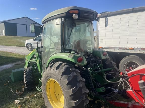 Image of John Deere 4066R equipment image 3