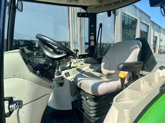 Image of John Deere 4066R equipment image 4
