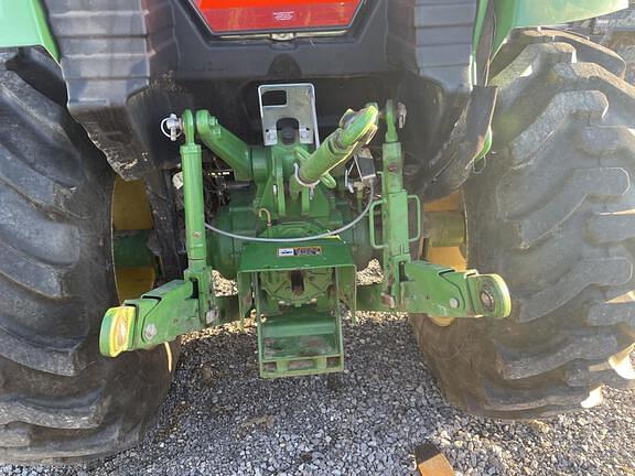 Image of John Deere 4066R equipment image 3