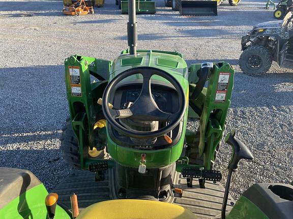 Image of John Deere 4066R equipment image 4