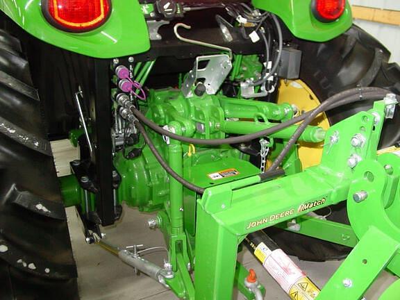 Image of John Deere 4066R equipment image 4