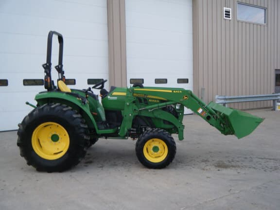 Image of John Deere 4066R equipment image 1