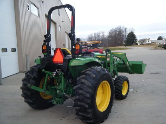 Image of John Deere 4066R equipment image 2