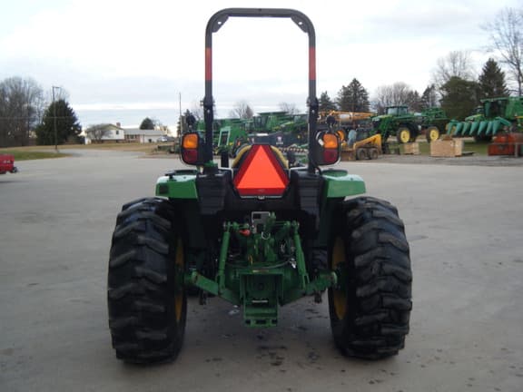 Image of John Deere 4066R equipment image 3