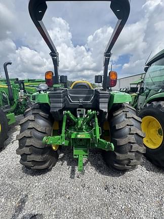 Image of John Deere 4066R equipment image 3