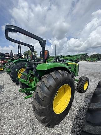 Image of John Deere 4066R equipment image 4