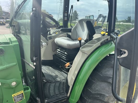 Image of John Deere 4066R equipment image 4
