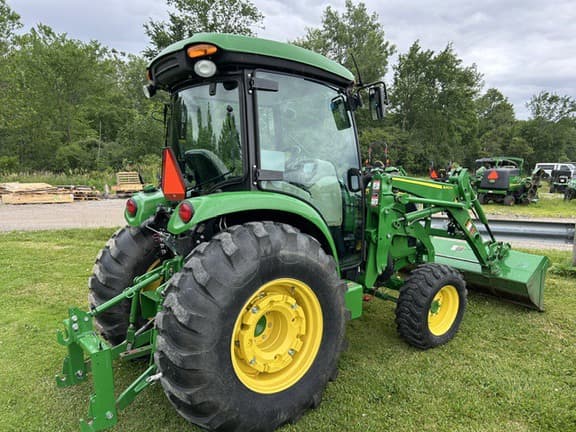 Image of John Deere 4066R equipment image 3