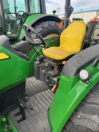 Image of John Deere 4066R equipment image 4