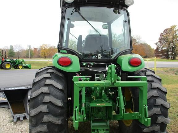 Image of John Deere 4066R equipment image 2