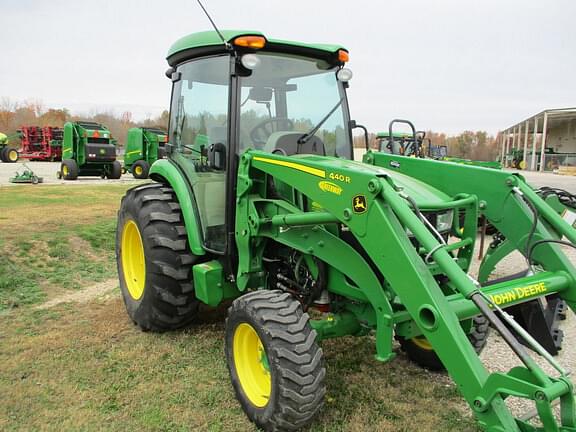 Image of John Deere 4066R equipment image 4