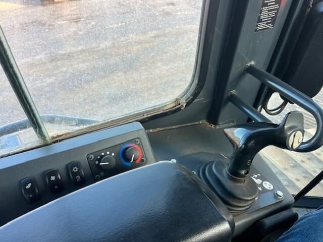Image of John Deere 450K LGP equipment image 4