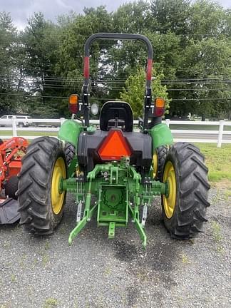 Image of John Deere 5045E equipment image 4