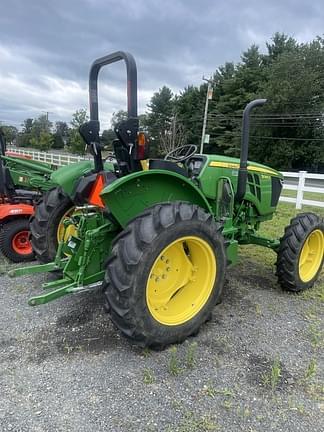 Image of John Deere 5045E equipment image 3