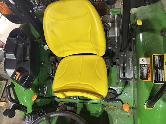 Image of John Deere 5045E equipment image 3