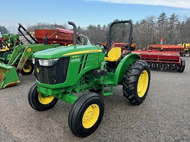 Image of John Deere 5045E equipment image 3