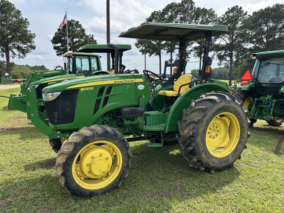 Image of John Deere 5045E equipment image 4