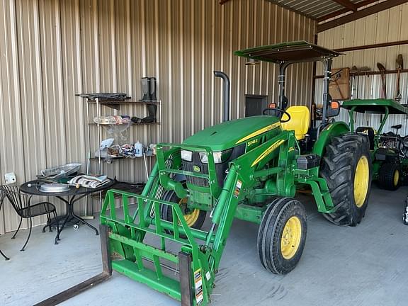 Image of John Deere 5045E equipment image 4