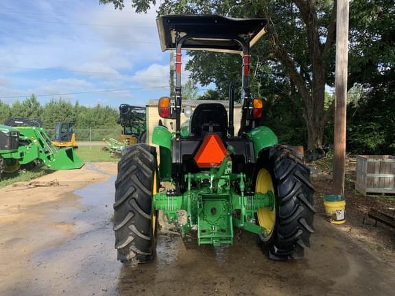 Image of John Deere 5045E equipment image 3