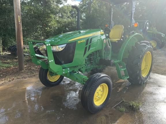 Image of John Deere 5045E equipment image 2