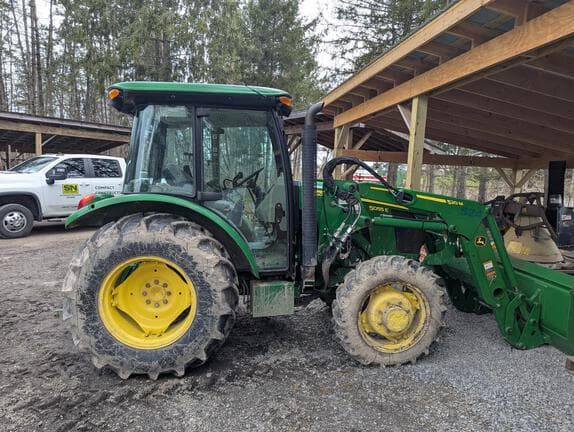 Image of John Deere 5055E equipment image 4