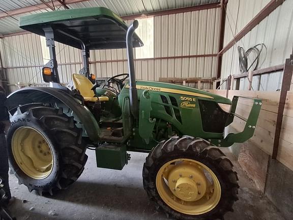 Image of John Deere 5055E equipment image 3