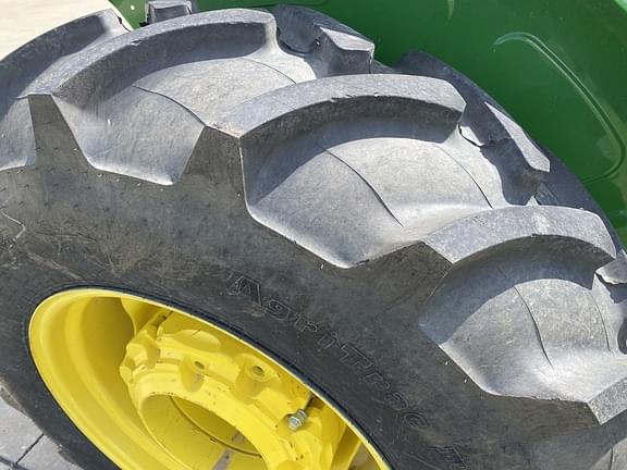 Image of John Deere 5055E equipment image 4