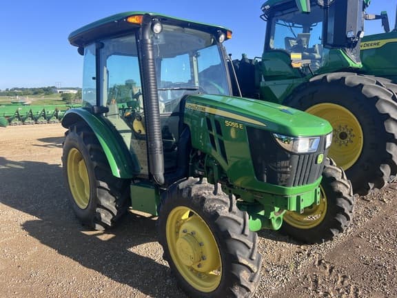 Image of John Deere 5055E equipment image 2