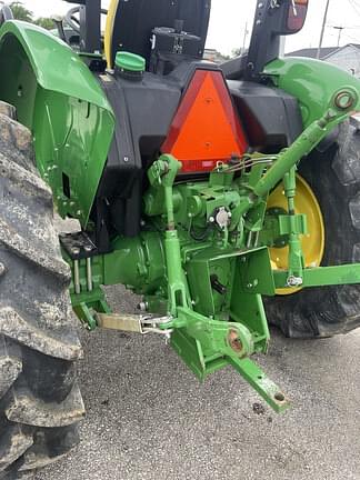 Image of John Deere 5055E equipment image 4