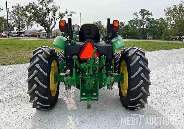 Image of John Deere 5055E equipment image 3