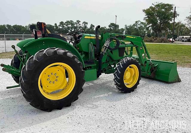 Image of John Deere 5055E equipment image 4