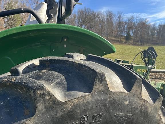 Image of John Deere 5065E equipment image 4