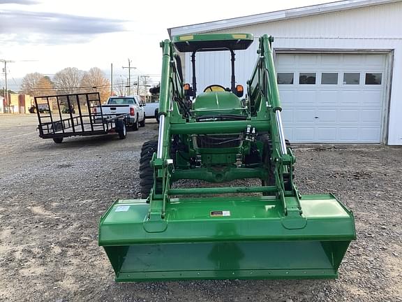 Image of John Deere 5065E equipment image 3