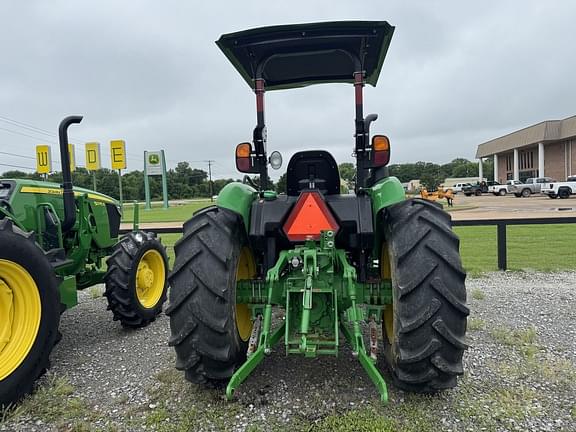 Image of John Deere 5065E equipment image 4