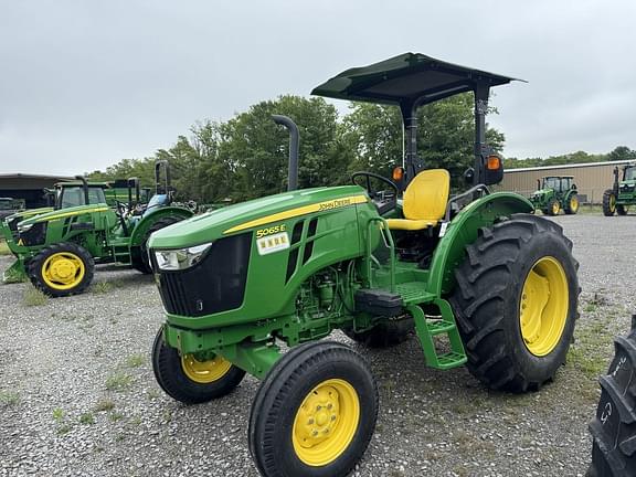 Image of John Deere 5065E equipment image 3
