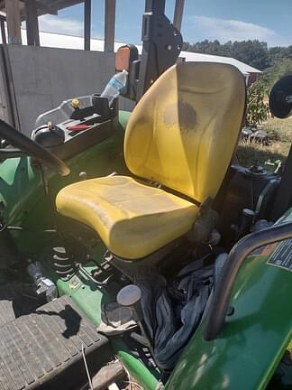 Image of John Deere 5065E equipment image 4