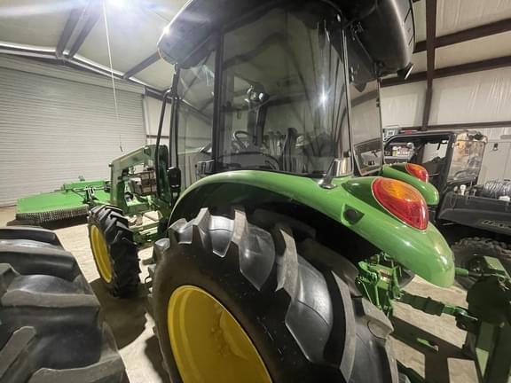 Image of John Deere 5065E equipment image 4