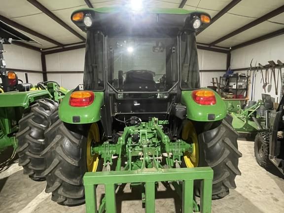 Image of John Deere 5065E equipment image 3