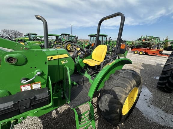 Image of John Deere 5065E equipment image 2