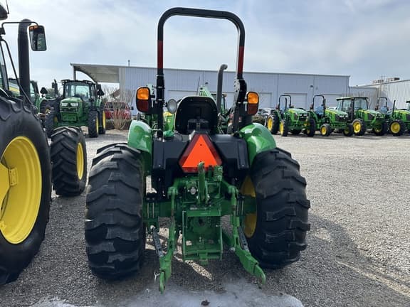 Image of John Deere 5065E equipment image 3