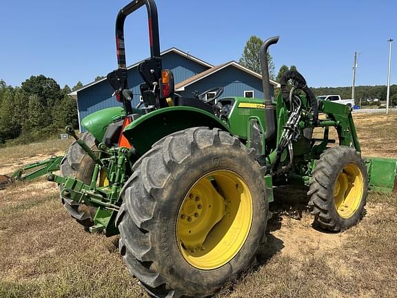 Image of John Deere 5065E equipment image 4