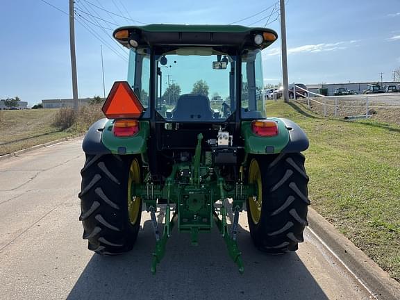 Image of John Deere 5065E equipment image 3