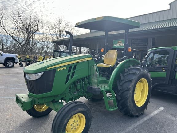 Image of John Deere 5065E equipment image 4