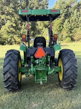 Image of John Deere 5065E equipment image 4
