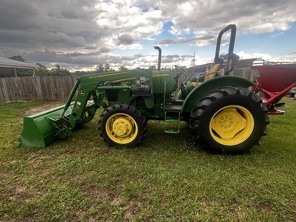 Image of John Deere 5065E equipment image 2