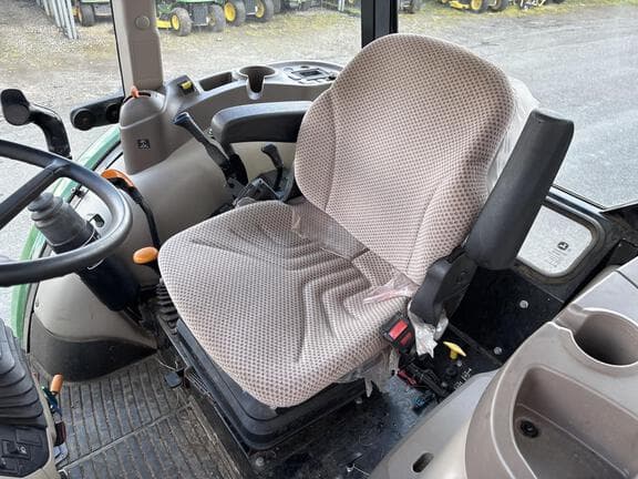 Image of John Deere 5065E equipment image 4