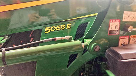 Image of John Deere 5065E equipment image 2