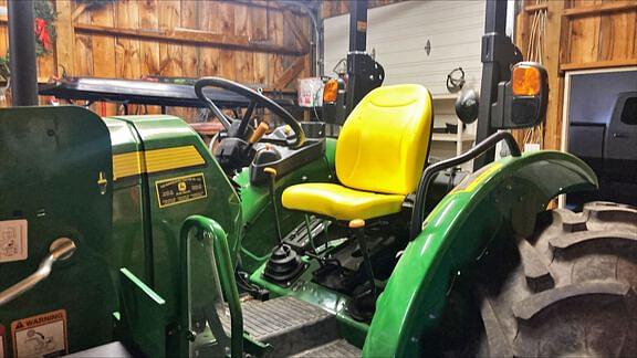 Image of John Deere 5065E equipment image 3