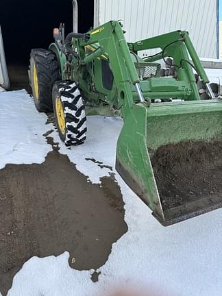 Image of John Deere 5065E equipment image 4