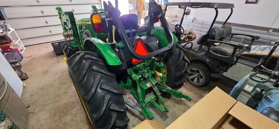 Image of John Deere 5065E equipment image 4